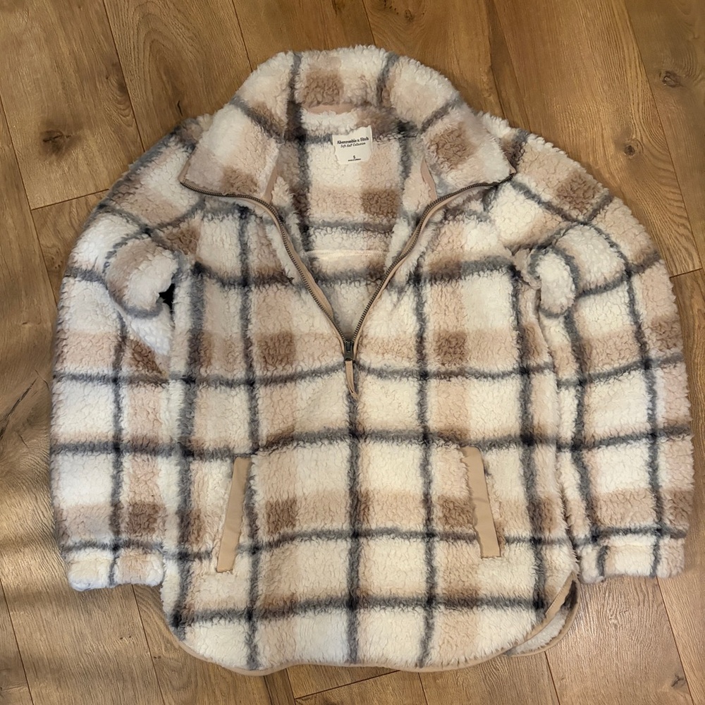 Abercrombie & Fitch Cream and Tan Fleece Pullover
